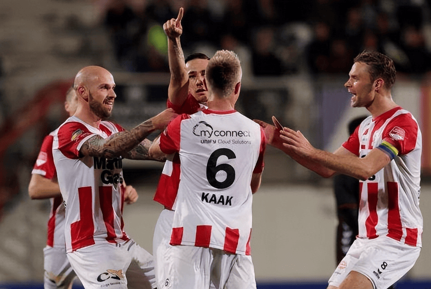 护筐能力相当不错！前鹈鹕中锋给中国队的内线制造了不小的麻烦？