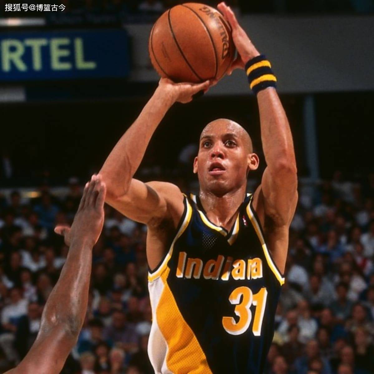 布鲁姆疯三场均17.3分13.3板1断0.8帽，投篮命中率50%3116.