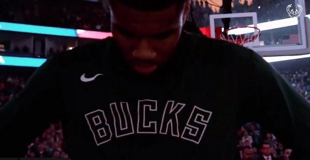 勇士主场力克雄鹿，120-113獲胜—本场比赛的关键人物及数据解读